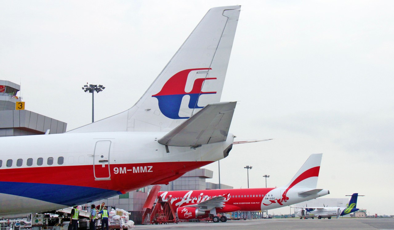 Temporary Injunction - High Court  in  Kuala Lumpur Has  Stopped  AirAsia app  From  Selling  Malaysia Airlines'  Tickets.